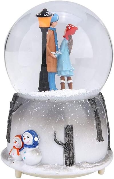 Muziekdoos Sneeuwbol - Kerst Decoratie - Romantische Sfeer - Met LED Licht - 16 cm Hoog - Standaard