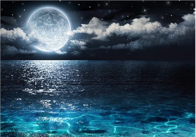 Fotobehangkoning - Behang - Vliesbehang - Fotobehang - Blue Lagoon - Zee in de Nacht - 100 x 70 cm