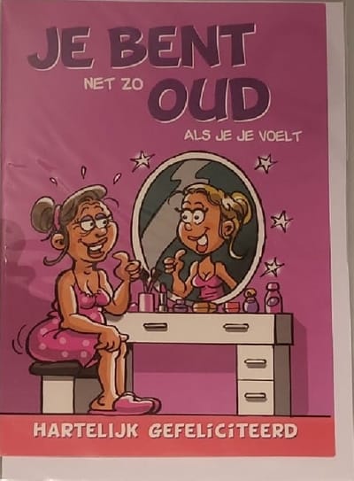 Je bent net zo oud als je je voelt! Van harte gefeliciteerd! Een ontzettend leuke en bijzondere kaart voor een Sarah! Leuk om zo te geven of om bij een cadeau te voegen. Een dubbele wenskaart inclusief envelop en in folie verpakt.