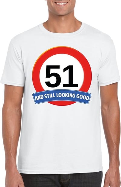51 jaar and still looking good - t-shirt met verkeersbord print - wit - voor heren - verjaardag cadeau - party - feestartikelen 51 jarige S