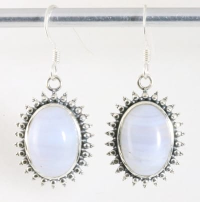 Bewerkte zilveren oorbellen met blauwe lace agaat