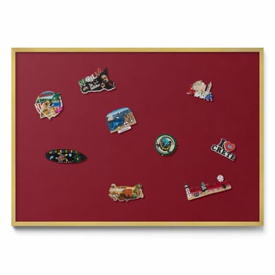 Tulup Magneetbord met Gouden Frame - Bordeauxrood Magneetbord in Effen Kleuren - 100 cm x 70 cm - Bourgondische kleur - Magnetisch Bord voor Magneten - Magneetbord voor Foto's en Notities - Magneetbord voor Reissouvenirs