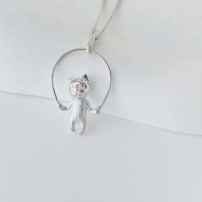 Schattige Touwtjespringende Kat Ketting-sterling zilver