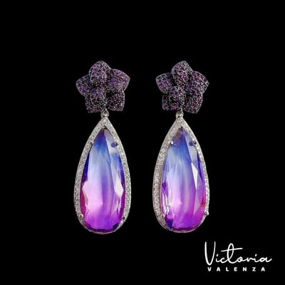 Victoria Valenza Fiore Luxe Oorbellen Dames Messing Oorhangers Dames Oorringen - Roze Steen - Kleur Rosegoud - 1 Paar