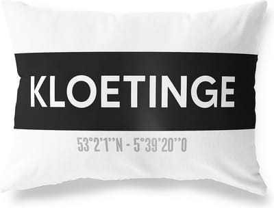 Tuinkussen KLOETINGE - ZEELAND met coördinaten - Buitenkussen - Bootkussen - Weerbestendig - Jouw Plaats - Studio216 - Modern - Zwart-Wit - 50x30cm