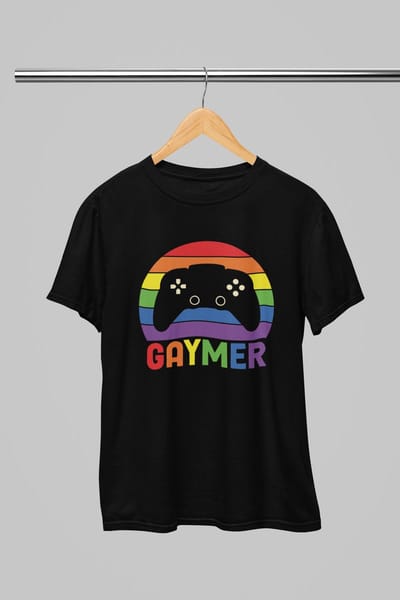 Pride shirt - gaymer - Wurban Wear | Gay pride | Pride kleding | Regenboog kleding | Pride | Pride vlag | Regenboog vlag | Regenboog | LGBTQ | LHBTI | Liefde | Transgender | Crossdress | Amsterdam | Rainbow | lgbt shirt | Zwart