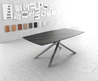 Eettafel Edge bootsvorm 200x100cm Laminam® keramiek bruin middenvoet kruis zilver