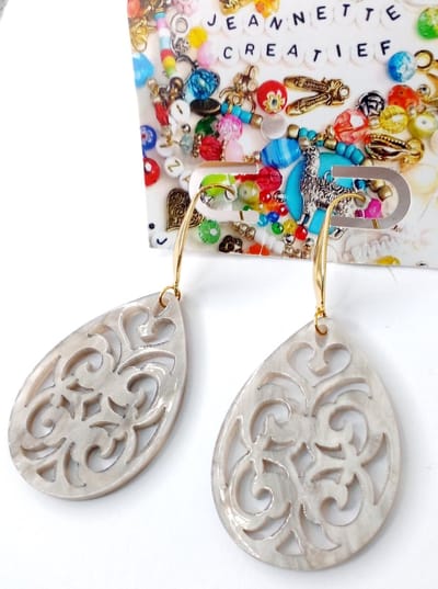 Jeannette-Creatief® - Resin – Barok Druppel Grijs - Resin Oorbellen - Oorbellen Grijs - Grijze oorbellen - Gouden oorbellen - Oorbellen - Oorbellen dames - Oorhaakjes