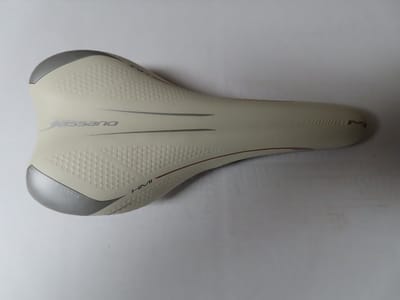 Selle Bassano - Fietszadel - Race - Wit - HMI - 13 om 28 cm