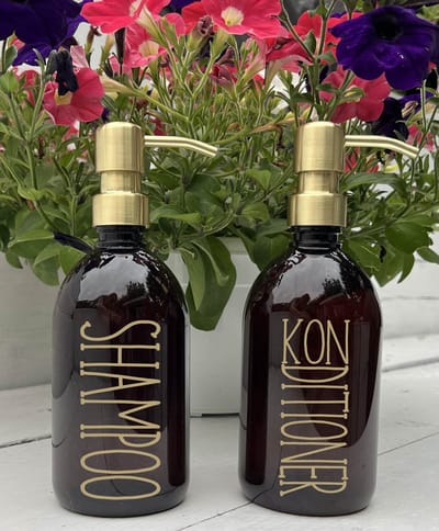 BBBLS® Design Dispenser Giftset "Shampoo Konditioner" | Bruin Kunststof | 500ml | RVS / Metaal Pomp Goud | Zeeppomp | Zeepdispenser | Zeephouder
