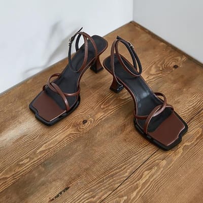 Dames Sandalen Enkelbandje Open Teen Smalle Band Dames Hoge Hak Sandalen Effen Kleur Mode Retro Vrouwelijke Vierkante Neus Schoenen 34 bruin