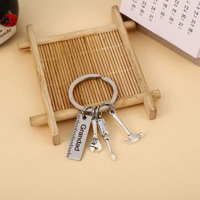 Mode Papa Letters Sleutelhangers Creatieve Hamer Schroevendraaier Moersleutel Sleutelring Handtas Decor Kwastje Hangend Hanger Vaderdag Cadeaus beige