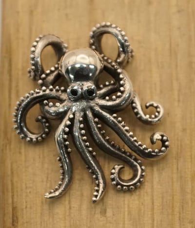 Sterling zilveren hanger inktvis - octopus hangertje van 925 zilver - octopussen hangers van zilver - bedel voor aan ketting van een inktvis - hangers van zeedieren - mooie zilveren hangers van het zeeleveren - zilveren kettingen cadeau tip