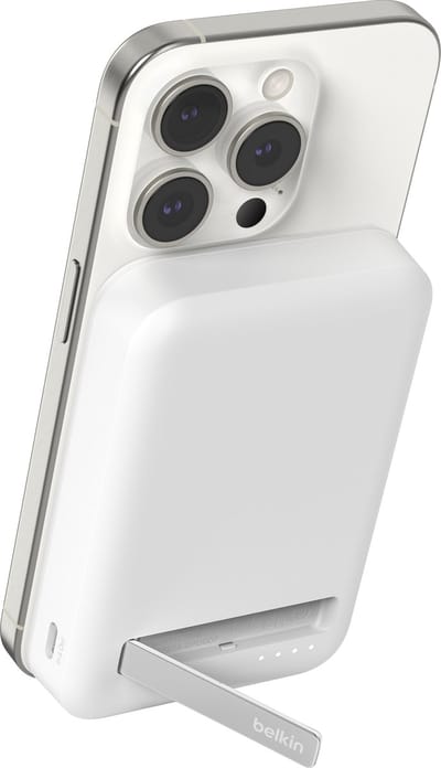 Belkin BoostCharge Pro Draadloze 8000mAh Powerbank met Qi2, MagSafe-Compatibele, Uitklapbare Standaard - Wit