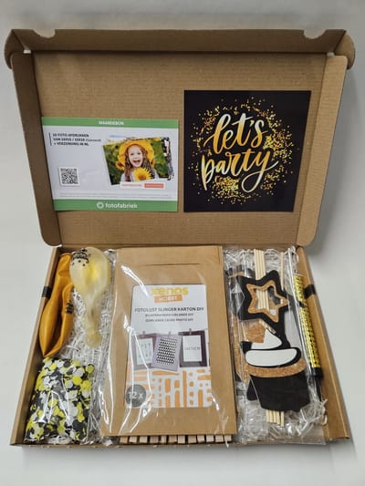 Foto Pret Pakket - Let's Party met fotocadeaubon, mystery card met persoonlijke (video)boodschap en vele foto-feestartikelen | Verjaardag | Jubileum | Zomaar