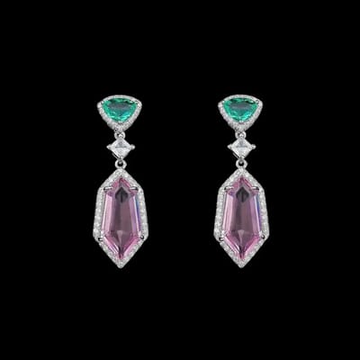 Victoria Valenza Zilverkleurige Fantasie Oorbellen met Groene en Roze Zirkonia Stenen - Oorhangers - Zilverkleurig - Fantasie oorbellen - Zirkonia