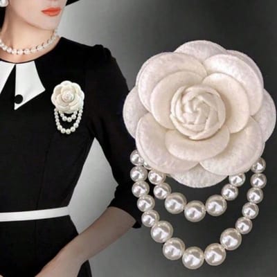1 st. Elegante Dames Camelia Bloem Faux Parel Kwast Broche Pin Voor Shirt Kraag Kleding Accessoire, Feest En Huwelijksgeschenk Valentijns gray