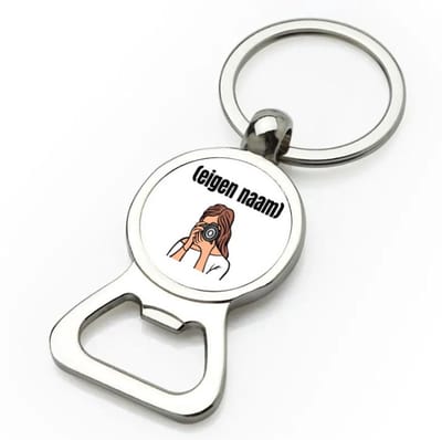 Akyol - fotograaf vrouw met eigen naam flesopener - Fotograaf - fotografen - leuk cadeau voor iemand die houd van foto's maken - cadeau - kado - 9 bij 3 cm
