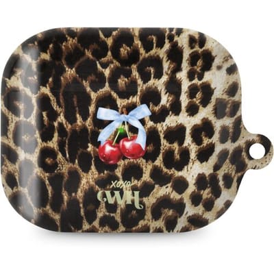 xoxo Wildhearts hoesje geschikt voor AirPods Pro 2 - Berry Wild - Ook als telefoonhoesje verkrijgbaar - schokbestendige case - koptelefoonhoes - Beschermhoes met met tijgerprint / luipaardprint - kers print - dierenprint hoesje - kersen panterprint