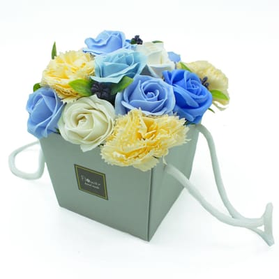 Zeepbloemen Boeket in Cadeaubox – Blue Wedding Rozen & Anjers - Badbloemen - Giftbox – Perfect Cadeau voor Elke Gelegenheid