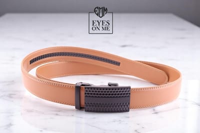 Lichtbruine lederen riem zonder gaatjes met automatische gesp voor heren ( model N031 )