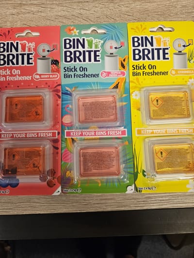 Bin Brite Vuilnisbak Verfrisser – Combipakket 3 Geuren – Berry Blast, Tropical Papaya & Citronella – 6 Stick-On Geurblokjes – Tot 90 Dagen Frisse Geur