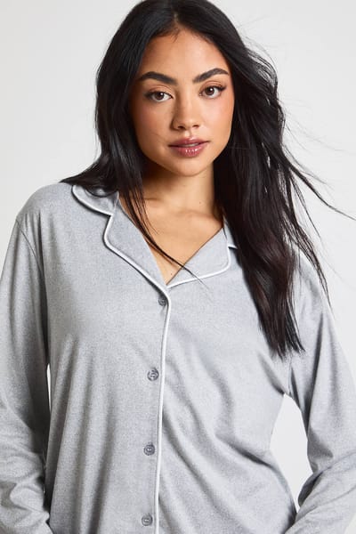 boohoo Dames Pyjama-set met lang mouwen overhemd en korte broek met jersey piping detail | Grey Marl | Maat: 8