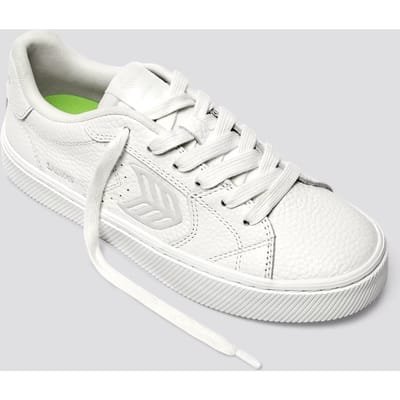 Cariuma Salvas Pebbled Leather White Ice Logo Maat: 40.5 | Sneakers Outlet | Unisex | Wit