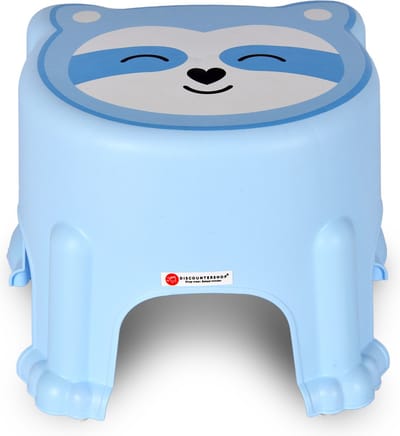 Discountershop Kinder Opstapkrukje - Blauw Kunststof - Anti-Slip - Schattig Raccoon Print Design - Max. 50kg Draagkracht – 30cm x 27cm x 21cm