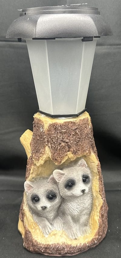 Polyresin solarlamp met lantaarn "Wasberen" - meerkleurig - met LED - staand model - hoogte 23 x 11 x 9 cm - Tuindecoratie - Tuinverlichting