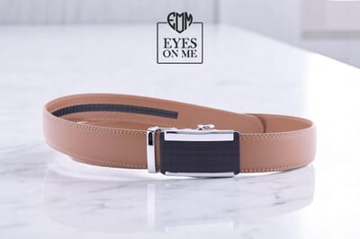 Lichtbruine lederen riem zonder gaatjes met automatische gesp voor heren ( Model N033 )