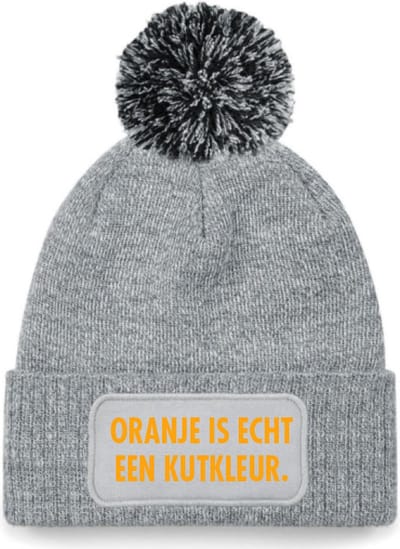 Oranje is echt een kutkleur wintermuts grijs met pompoen - soBAD. | Wintersport | Après ski outfit Warme Muts voor Volwassenen | Heren en Dames Beanie