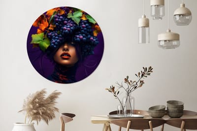 WallCircle - Wandcirkel - Muurcirkel - Vrouw - Paars - Druiven - Aluminium - Dibond - 140x140 cm - Binnen en Buiten