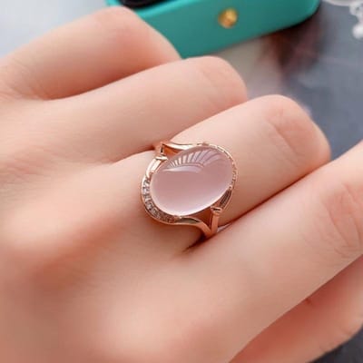 Bagues classiques nouvelles en calcédoine rose pâle glace naturelle pour femmes bague ovale transparente exquise de luxe léger bijoux de mariage resizable brown