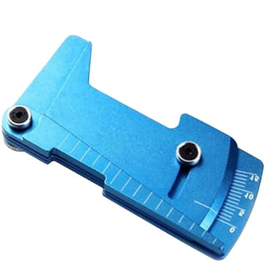 RC Liniaal - Meetgereedschap Voertuig - Hoogte Afstellen - Nauwkeurig Verstelbaar - 11 x 9 x 1 cm - Willekeurige Kleur