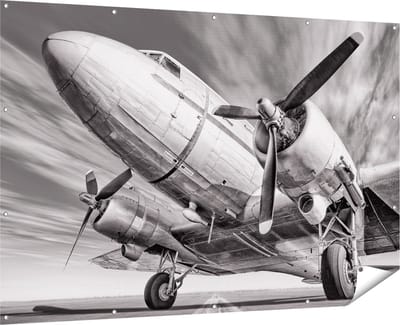 Gards Tuinposter Oud Vliegtuig op de Landingsbaan - 180x120 cm - Tuindoek - Tuindecoratie - Wanddecoratie buiten - Tuinschilderij