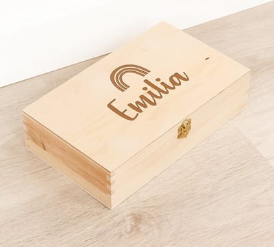 Houten kistje 'Emilia' Regenboog - Tekenkist - Herinneringsdoos - Kraamcadeau - Knutseldoos - Memorybox - Baby - Geboorte