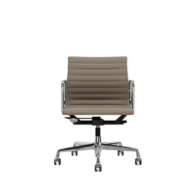 Vitra Aluminium Chair EA 117 - gepolijst - Leder Premium F/Plano - zand/coffee - Wieltjes voor harde bodems