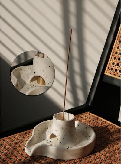 Famanu - Keramische 3-in-1 wierookhouder wit, multifunctionele wierookbrander met messing opvangbak voor meditatie of yoga