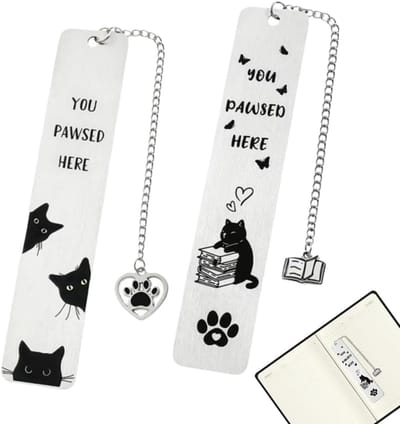 SnelShoppen - Twee Delige Gepersonaliseerde Metaal Boekenlegger Set met Ketting en Kat Bedel, Perfecte Boekaccessoires voor Boekenliefhebbers en Jonge