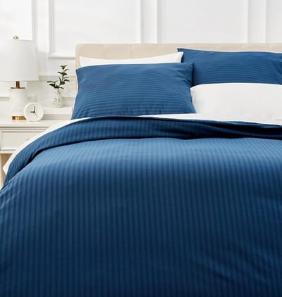 Famanu Set bestaat uit 1 luxe microvezel dekbedovertrek van 260 x 240 cm en 2 luxe kussenslopen