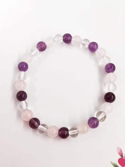 Armband – Edelsteen – Gouden driehoek - Ronde kralen – 18 cm - Ø 6mm - Bergkristal, Amethist en Rozenkwarts - Zuivering - bescherming en liefde.