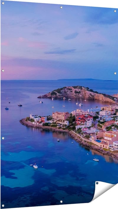 Gards Tuinposter Ibiza met Boten op het Water bij Zonsopgang - 100x150 cm - Tuindoek - Tuindecoratie - Wanddecoratie buiten - Tuinschilderij