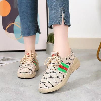 Nieuwe Sportschoenen Dames Mesh Ademend Casual Schoenen Trendy Veelzijdig Stijlvol en Lichtgewicht Hardloopschoenen 40 beige