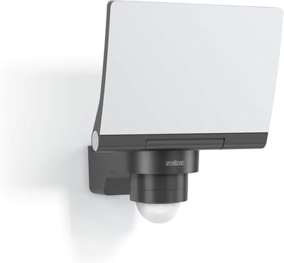 Efficiënte LED Buitenlamp met Brede Bewegingsmelder en Warme Verlichting