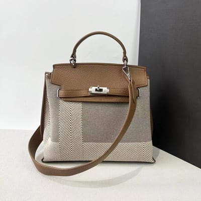 Geruite en Leren Platinum Tas met Grote Capaciteit, Een Leren Handtas voor Vrouwen om over de Schouder te Dragen bruin