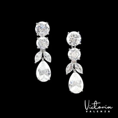 Victoria Valenza Monte Carlo Luxe Oorbellen Dames Messing Oorringen - Witte Steen - Kleur Zilver - 1 Paar