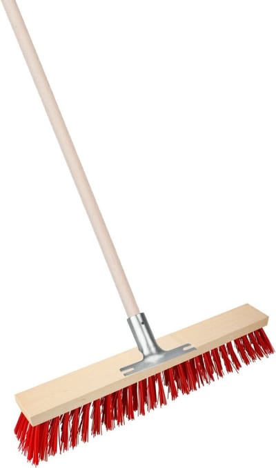 Brumag Straatbezem Elaston XL voor buiten - Kop 60 cm - rood - Houten steel 120 cm - Verstevigde steelhouder van metaal