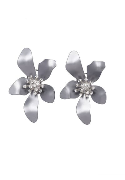 AVANT-GARDE PARIS Bloem Oorbellen - Stud Oorbellen - Beige - Rhodium Plated - Lichtgewicht En Comfortabel