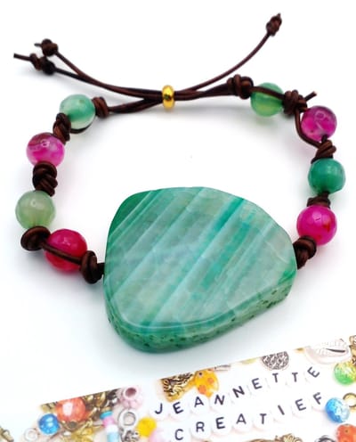 Jeannette-Creatief® - Natuursteen - Groene natuursteen - Armband Dames - Halfedelsteen -Natuursteen armband - Armband natuursteen - Leren armband - Lederen armband - Armband met schuifknoop - Kralenarmband Natuursteen - Armband dames - Armband
